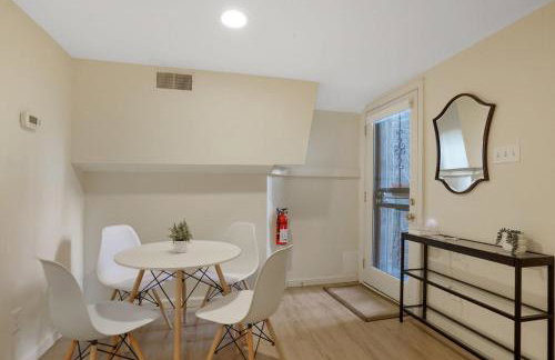 NEW Classy Dupont-Logan Apt Parking - Foto 11