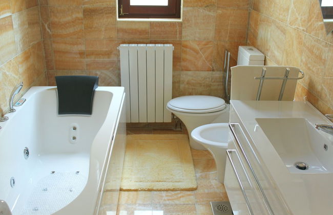 Luxury Apartment in Opatija for 8 People With Pool and Silk Bedding - Photo 7