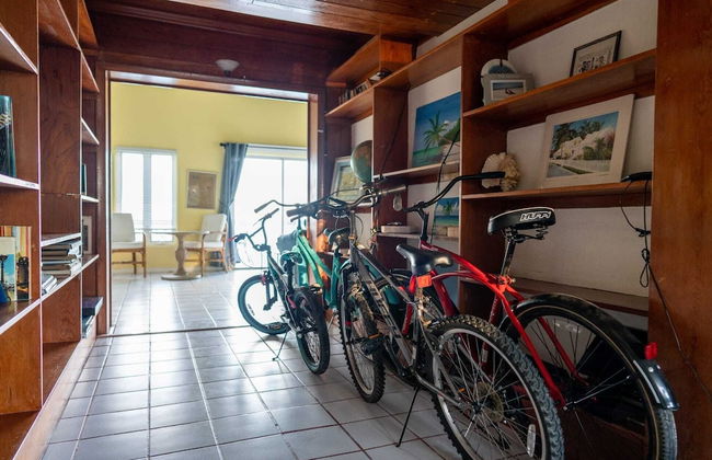 Spacious Villa On The Beach - Photo 28