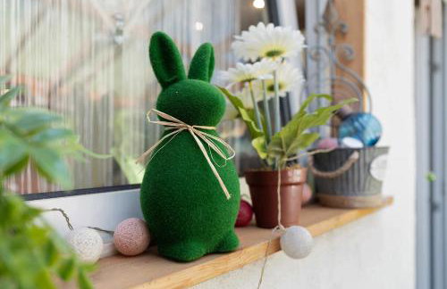 Hobbit Lounge - Photo 12