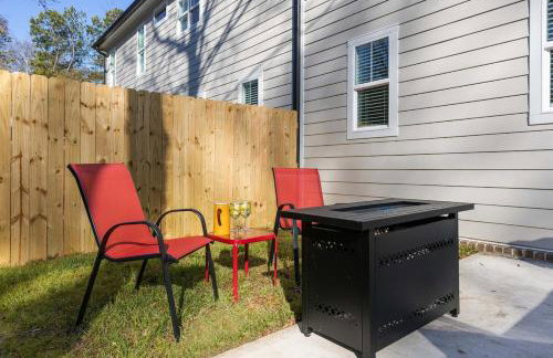 Bancroft Bungalow - Hot Tub, Fire Pit - Near Uptown - Foto 6