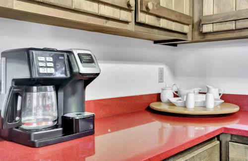 5 Bedroom Suites Hot Tub Jacuzzi Tub & Game Room - Photo 23