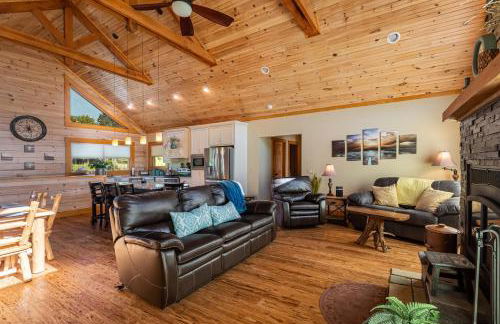 Luxury 4BR Log Cabin Near SIU & Wine Trail - Foto 17