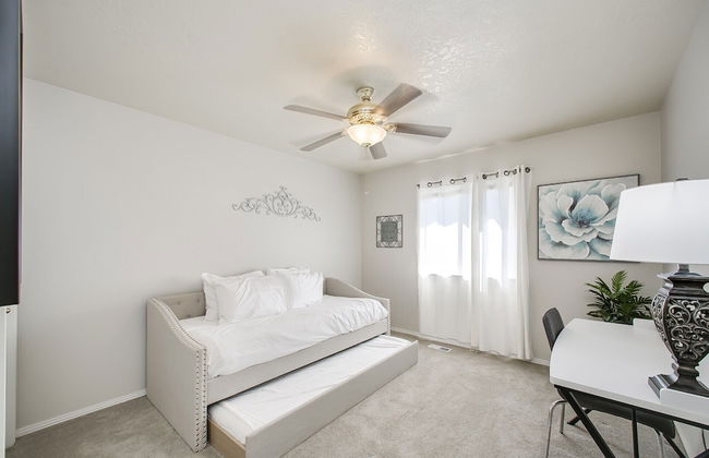 True Blue Family Home - Photo 20