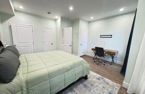 LUX Spacious Townhouse 4BR in DC - Photo 13