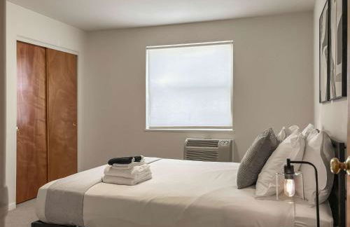 Chic City Retreat 1BR Unit - Church A2 - Foto 15