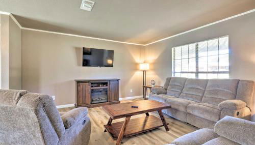 Quiet Haven with Hot Tub, 4 Mi to Canyon Lake! - Foto 4