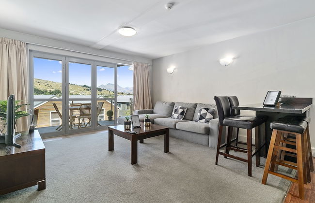 LAKESIDE LIVING - MODERN 2-BEDROOM APARTMENT - Foto 7