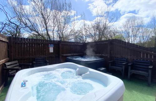 Lbtie Lodge with Two Private Hot Tubs - Fife - Loch Leven - Lomond Hills - Photo 20