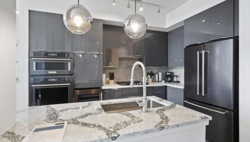 Midtown Penthouse 2 bdrm - Photo 2