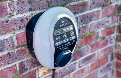 The Oaks Barn - A Countryside Luxury Rural Escape with Hot tub & Fire Pit! Tranquil Group Retreat - Sleeps 8, Pet Friendly & Off road Parking - By Blue Puffin Stays - Photo 45