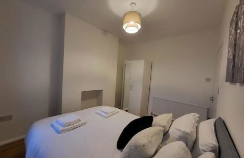 Central 5BR Retreat - Walk to Tube, Explore London - Photo 28