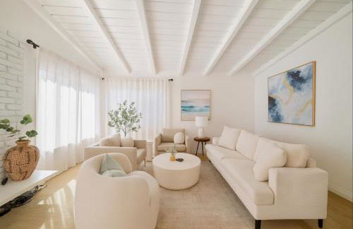 Steps to Sand Cozy 3BR Partial Ocean Views - Foto 1