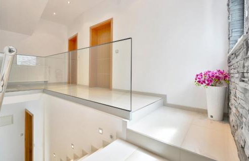 5 Bedroom Cozy Home In Desni Stefanki - Foto 29