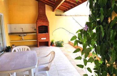 Encantadora casa com piscina perto da praia - Foto 9