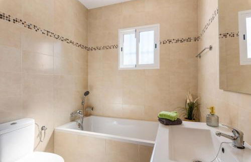 Villa Watsi - PlusHolidays - Photo 22