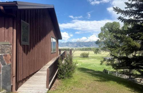 Charming Riverfront Guest House with Deck Overlooking Madison River, Near Ennis, Montana - Foto 11
