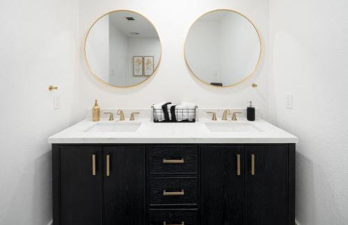 Lakefront Gem with Hot Tub and Game Room in Graford - Foto 15