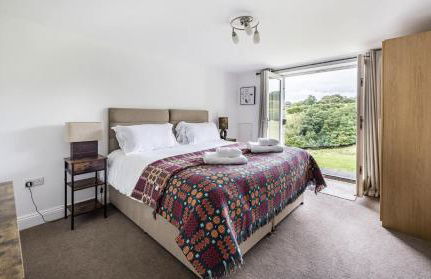 Stunning Barn Conversion with HOT TUB and ALPACAS - Ty Cerrig Barn - Photo 24