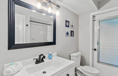 Summer Getaway Coastal Sea-Esta 4BD 3BA - Foto 26