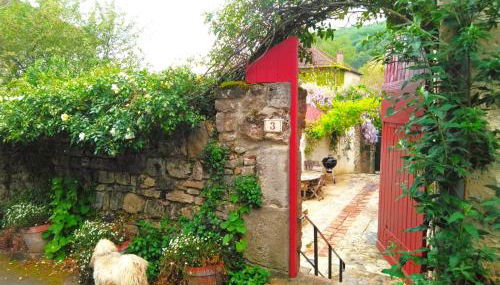 Magnifique villa en pierres au cœur de Saint Antonin Noble Val - Piscine et jardin privés -10 personnes - Foto 3, Garden, Garden view