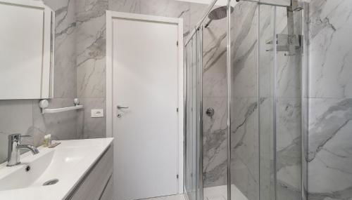 Lambrate Suite - 200 meters from the Station - Foto 5, Shower
