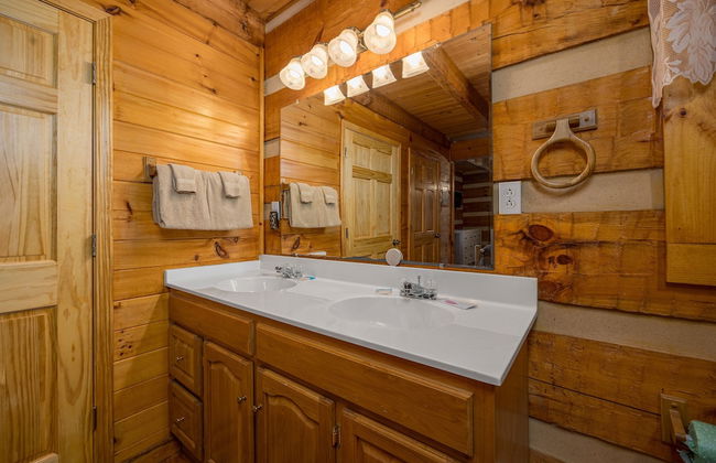 Hidden Hideaway 2 Bedroom Cabin by RedAwning - Foto 10