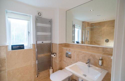 Trewhiddle Retreat V11 by Together Travel - Luxury 4-Bedroom Villa - Foto 33