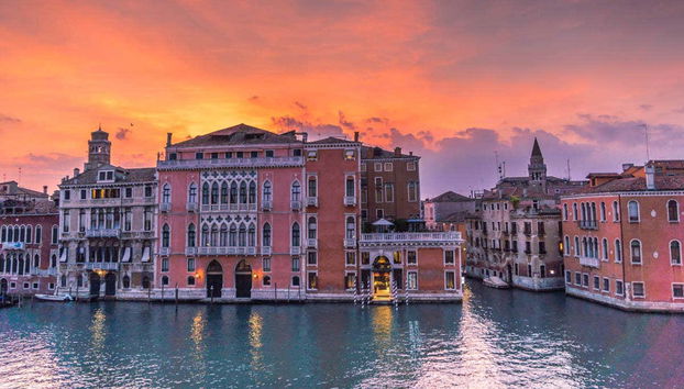 Venice Canals Gondola Ride - Photo 4, Gondola ride at sunset
