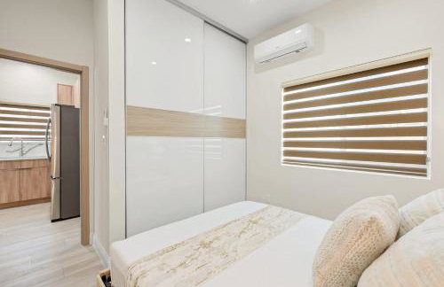 Cozy Modern Home w Full Kitchen & Parking - Foto 11