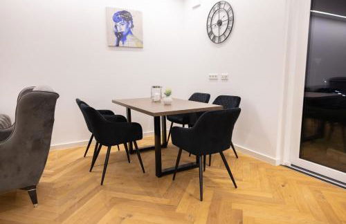 Neubau Apartment mit Kamin und Terrasse in Premium Lage Parkplatz inklusive - Foto 6