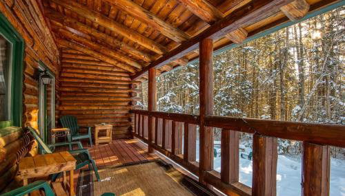 Family-Focused & Pet-Friendly Log Cabin with 4BR 2BA Sleeps 10 - Foto 2
