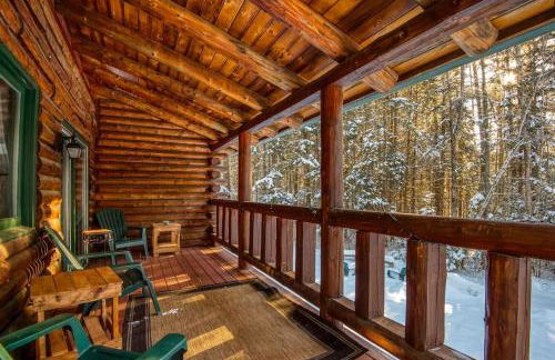 Family-Focused & Pet-Friendly Log Cabin with 4BR 2BA Sleeps 10 - Photo 2