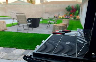 Vegas Hideaway with Jacuzzi & Pool by Strip - Foto 6