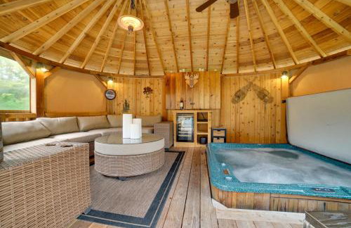 'Moose Lodge' Cabin w/ Entertainment Gazebo! - Foto 1