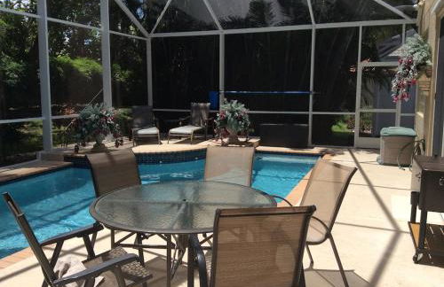 Beautiful furnished 3 BR home, pool, clubhouse access - if interested, please provide your name, contact info - Photo 5