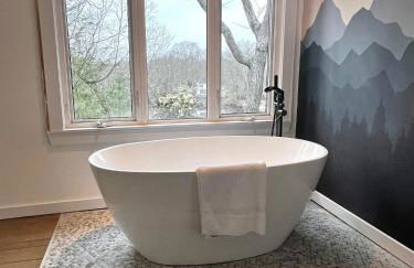 Waterfront Lakehouse Getaway in Clinton with HOT TUB - Foto 9