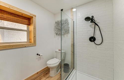 Remote Home with Deck and Grill in Scenic Tuckasegee! - Foto 13