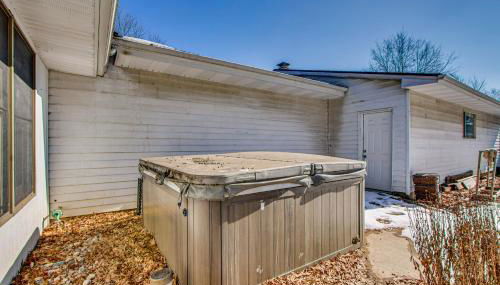 Peaceful Retreat with Private Hot Tub in New Albany - Foto 4