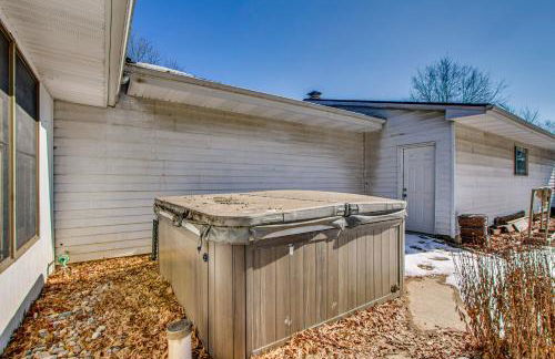 Peaceful Retreat with Private Hot Tub in New Albany - Foto 4