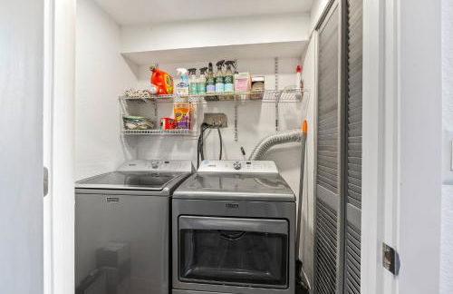 Basement with Full Kitchen and Near Downtown - Photo 14