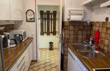 Zentrales Apartment für bis zu 6 Personen mit Balkon, Parkplatz, Waschmaschine & direkten Einkaufsmöglichkeiten - Foto 15