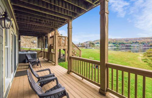 Lakefront Home Near Wisp with Great Location Dock Slip Hot Tub - Foto 33