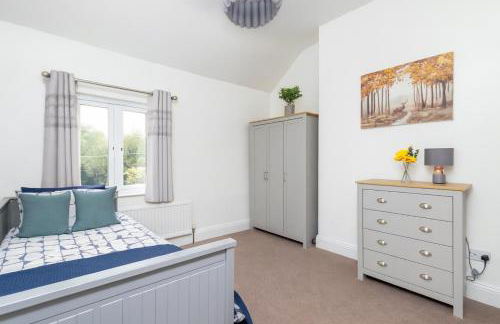 Calder Row by Alt-Stay Contractor Accommodation - 3 Bed Canal Side Contractor Home With Parking, Wi-Fi & Full Kitchen - Ideal For Long stays - Foto 11