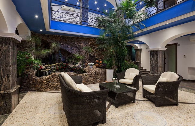 Unique Villa With Outdoor hot tub - Photo 18