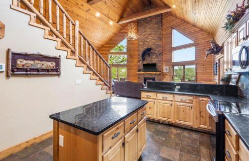 Luxury Lakefront Chalet Resort 2 Pools FREE Amenities Dock MiniGolf Waterslide - Foto 66