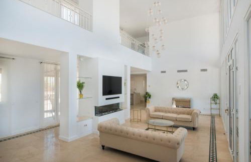 Dream beach-side villa with sea views & close to golf - Photo 68