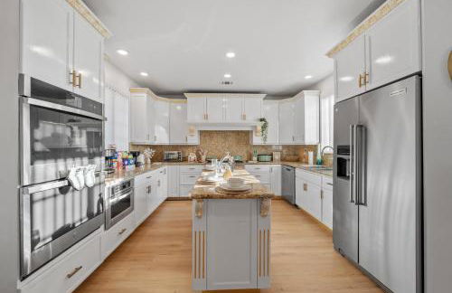 Entire Private Home with 4 Bedrooms 2 Bathrooms, Pool, View, 4 Parking, King Bed, Big Yard, Available Now - Foto 6