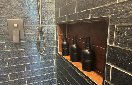 NEW! Urban Oasis, Chic 3-BR 2-BA Corner Unit, Steps Away from NYC! - Foto 25