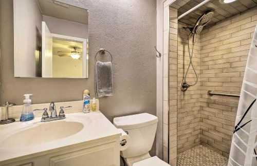 Home with Screened Porch about 10 Miles to Dtwn OKC! - Foto 14